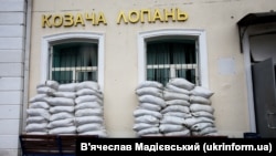 У прокуратурі повідомляють, що особи, які працювали на представників країни-агресора у Козачій Лопані, вже встановлені. На ілюстраційному фото прикордонна залізнична станція «Козача Лопань», 16 вересня 2022 року 