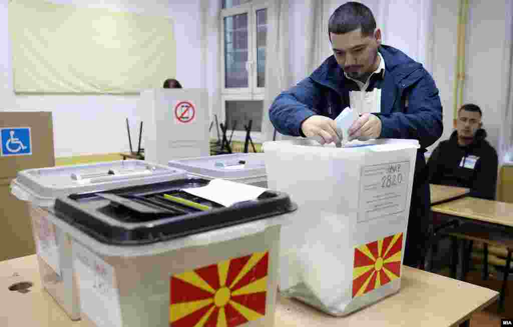 Право на глас имаат 1,8 милиони гласачи, а се гласа во 80 општини и во Град Скопје