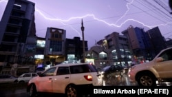 بارانونو د پېښور ترڅنګ د خیبر پښتونخوا په نورو برخو کې تازه مرګژوبله اړولې ده ـ پخوانی انځور.