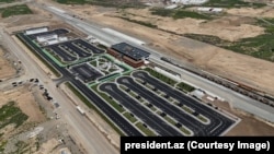 Әгдердә тимер юл һәм автобус станциясе комплексы. 2025 елның май ае.