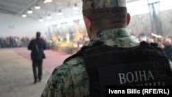 Trenutačno u Oružanim snagama djeluje oko 3.900 profesionalnih vojnika, a njihova prosječna plaća je 330 eura.