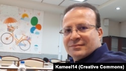 اتهامات علیه کامیل احمدی اولین بار همزمان با عمومیت یافتن جنبش «من هم» در ایران در تابستان امسال در شبکه‌های اجتماعی مطرح شد.