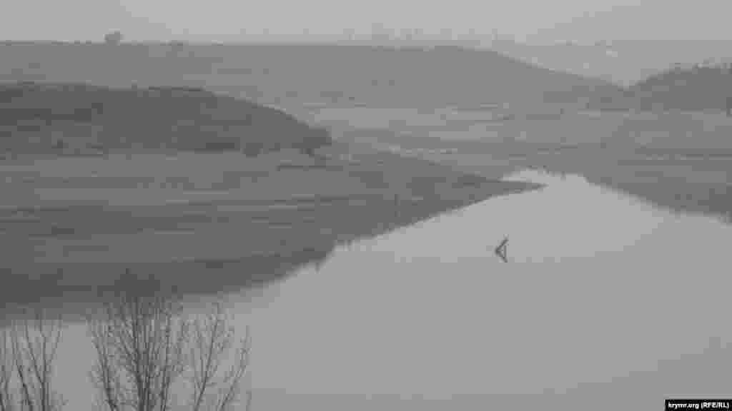 Восени 2015 почали міліти Білогірське водосховище. Місцеві жителі повідомляли, що рівень води у водосховищі вперше за багато років опустився набагато нижче основи греблі, а поблизу водойми вже з'явився стійкий запах прісноводних молюсків, які опинилися на суші і&nbsp;розкладаються