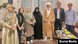 عکسی که از دیدار کروبی با فرزندان موسوی منتشر شده است