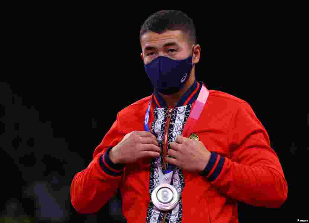 22 жаштагы Акжол Махмудов эгемендүү Кыргызстандын тарыхындагы Олимп оюндарында экинчи күмүш байгени утту.