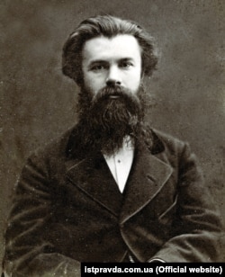 Михайло Драгоманов (1841–1895) – український публіцист, історик, філософ, економіст, літературознавець, фольклорист, громадський діяч. Дядько Лесі Українки. Фото 1870-х років