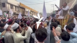 په بنو کې په زرګونو کسانو د ناامنۍ پرضد احتجاج کړی دی