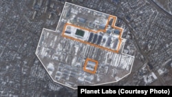 Ракетная база в Осиповичах, фотография сделана 24 февраля. Новые и реконструированные здания выделены оранжевым цветом