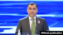 Равшан Жээнбеков.