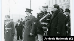 Principele moștenitor Mihai, Carol al II-lea și premierul Gheorghe Tătărăscu la inaugurarea Planșeului Unirii - noiembrie 1935.