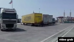 Таджикские фуры на границе с Туркменистаном (архивное фото)  