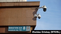 Астанадағы Министрлік үйінде тұрған қытай камералары.