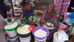 په نایجیریا کې ځينو مېرمنو د پنیرو جوړولو پخوانی دود ژوندی ساتلی