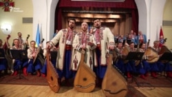 Капела бандуристів виконує пісню «Із сиром пироги»
