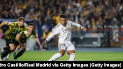 Игрок «Реала» Килиан Мбаппе забивает гол «Кайрату». 30 сентября 2025 года. Фото: Педро Кастильо/Getty Images