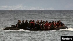 قایق یک گروه از مهاجرین در آب های اروپا 