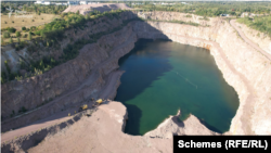 Чому їх досі не конфіскували та не передали новому управителю?