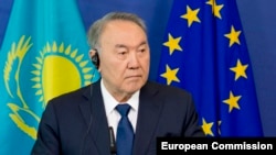 Назарбаєв (на фото) заявив, що Зеленський погодився зустрітися з Путіним