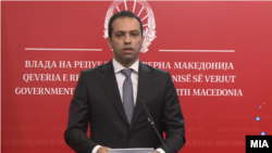 Министерот за транспорт и врски Благој Бочварски.