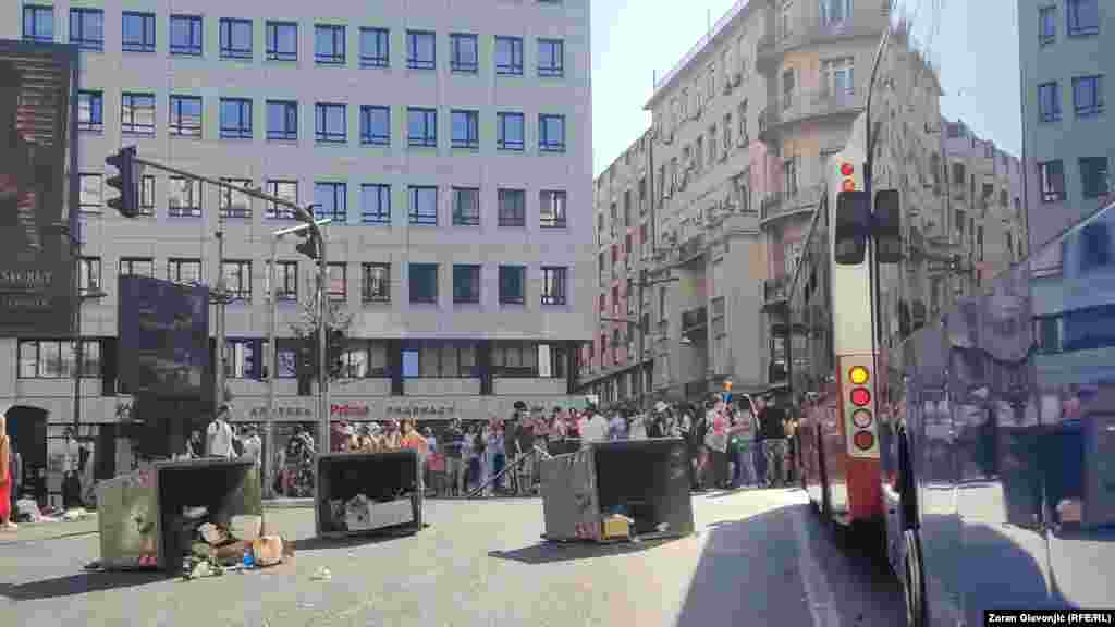 Blokada Terazijskog tunela, prometne saobraćajnice u centru Beograda. Ovaj tunel glavni je pravac koji sa Brankovog mosta povezuje saobraćaj grada sa obe strane reke (Beograd, 4. jul)
