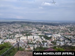 თბილისის ხედი იმ ადგილიდან, სადაც შესაძლებელია, სამთავრობო ქალაქი აშენდეს.