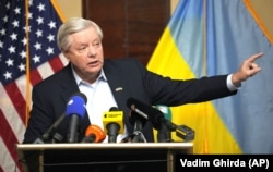 Сенатор-республиканец Линдси Грэм является одним из соавторов законопроекта о более сильных санкциях против России в случае ее отказа от перемирия с Украиной