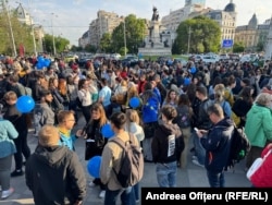 La marșul de la București participă în mod special tineri.