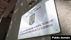 Procurorii DIICOT au reținut un adolescent în cazul sutelor de mesaje de amenințare trimise către școli și spitale.