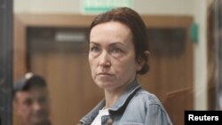 Novinarka RSE Alsu Kurmasheva prisustvuje sudskom ročištu u Kazanju 31. maja