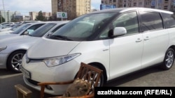 Автомобильный рынок, Ашхабад