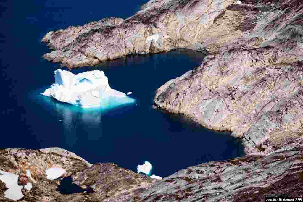 Iceberg în apropiere Kulusuk, Groenlanda, 15 august 2019.