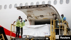 600 de mii de doze au ajuns miercuri la Accra, capitala Ghanei. 