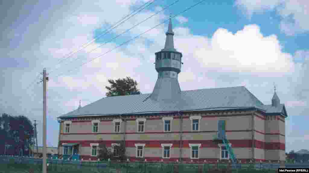 Мечеть "Центральная".&nbsp;Первая современная мечеть, построена в 1989 году. Обязанности имама исполняет Абдулкарим Айзатуллин (82 года). Относится к ЦДУМ России.