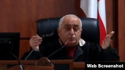 მოსამართლე სალიხ შაინიძე მზია ამაღლობელის სასამართლო სხდომაზე