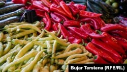 Speca në shitje në një treg në kryeqytetin kosovar. Fotografi nga arkivi.