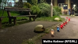 Svijeće ispred Doma penzionera u Tuzli