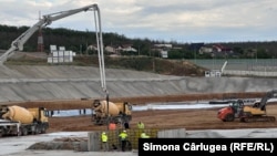 Imagine de pe şantierul spitalului regional Craiova, singurul unde a fost semnat contractul de execuţie a lucrărilor principale, de ridicare a clădirii.