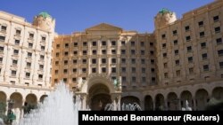საუდის არაბეთის დედაქალაქ ერ-რიადის სასტუმრო Ritz Carlton-ი, სადაც 24 მარტს გაიმართა აშშ-რუსეთის მოლაპარაკება.