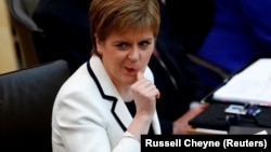 Никола Стёрджен