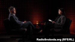 Дипломат Вадим Пристайко і журналістка Радіо Свобода Власта Лазур. Київ, 18 червня 2025 року