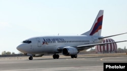 Самолет в ереванском аэропорту «Звартноц» 
