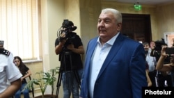 Юрий Хачатуров явился на допрос в ССС, Ереван, 26 июля 2018 г. 