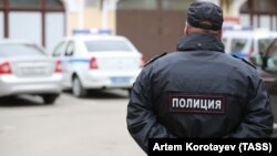 Russiýanyň polisiýa işgäri. Illýustrasiýa suraty