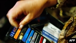 Бумажник с  кредитными карточками. 