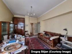 Cameră din apartamentul de la etajul vilei generalului Rujinski, comandantul Corpului II al Armatei Române. Apartamentul este neocupat de aproximativ trei ani.