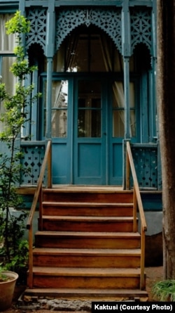 სახლის ფასადი, ძმები კაკაბაძეების ქუჩის #13