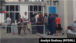 Türkmenistan. Döwlet dükanlarynda "paýok" satylan wagtynda uly nobatlar döreýär we azyk önümleri alyjylaryň hemmesine ýetmeýär. (arhiw suraty) 