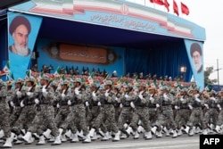 Tajbakaš: 'Nakon četiri decenije revolucionarnog žara, centri moći režima - pre svega vojno bezbednosni establišment i verska središta - radikalizuju se umesto da postanu umereniji' (Fotografija: vojna parada u Teheranu, april 2019)