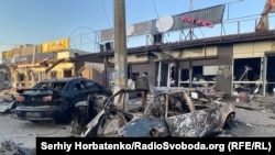 Наслідки російського обстрілу Добропілля, 16 липня 2025 року. Російські військові скинули авіабомбу в центр міста – щонайменше дві людини загинули, 15 зазнали поранень