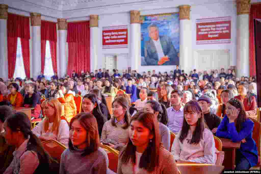 ОшМУ-"Азаттык" медиафорумунун катышуучулары.&nbsp;